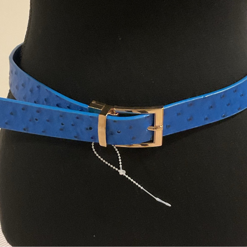 Reversible Pebbled & Smooth  Blue Belt with 5 Settings.